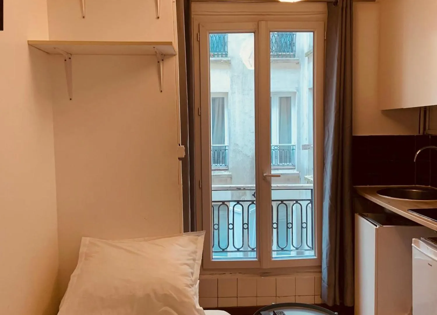 Apartment Anvers Paris